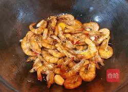 Illustration of braised shrimp in oil 4