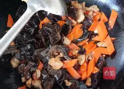 Illustration of how to make Mushu Pork 5