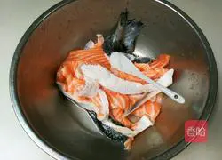 Illustration of how to make salmon bones with green onions 6