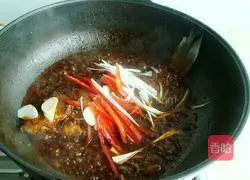 Illustration of how to braise fish at home 9