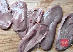 Illustration of how to make kidney flowers 1