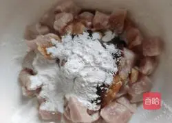 Illustration of how to make spicy crispy pork 3