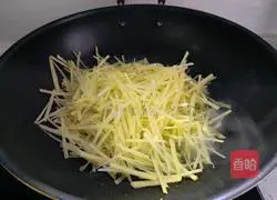 Illustration of how to make pepper and potato shreds 6