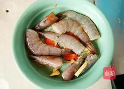 Illustration of how to make pineapple shrimp 4