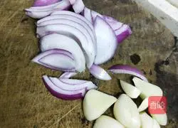 Illustration of how to make fried white clams with onions 4