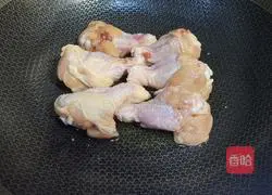 Illustration of how to cook chicken wings and snow peas 4