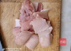 Illustration of how to cook lettuce and fried meat slices 4 