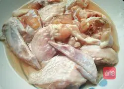 Illustration of how to make fried green and red peppers with chicken wings 1