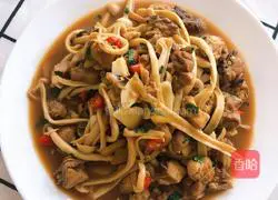 Seafood Illustration of how to make braised chicken with mushrooms 11