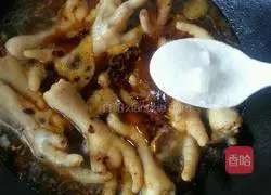 Illustration of braised chicken feet 9