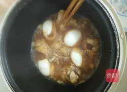 Illustration of how to make chicken legs and eggs in rice cooker 4