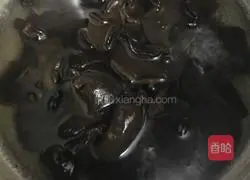 Illustration of how to make scrambled eggs with fungus 2