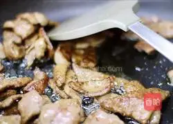 Illustration of how to stir-fry pork liver with onions 4