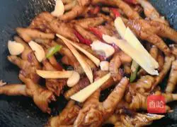 Illustration of how to make braised chicken feet with potatoes and carrots 8