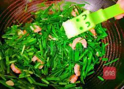 Illustration of how to make fried leeks and shrimps 11