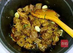 Illustration of home-style braised beef 11