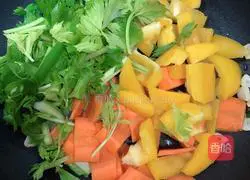 Illustration of how to make fried squid with soy sauce (10-minute quick dish)