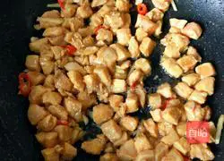 Illustration of how to make fried chicken with okra 14