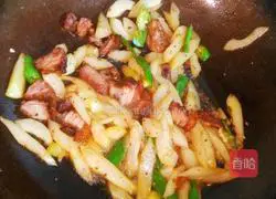 Bacon Illustration of how to make fried loofah 4