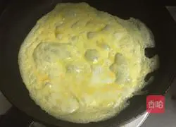 Illustration of how to make egg roll meat 7