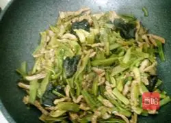  Illustration of how to make fried shredded pork with dried moss 4