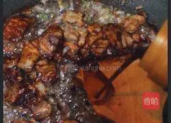 Illustration of how to make stir-fried pork with cabbage and fungus 6