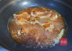 Illustration of how to cook snow peas with chicken wing roots 8