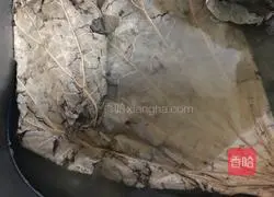 How to steam cured fish in lotus leaves Illustration 1