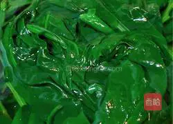 Illustration of how to make spinach vermicelli 3