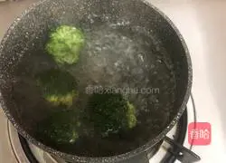 Illustration of how to make teriyaki chicken chop rice 11