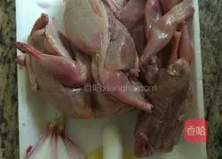 Braised quail Illustration of how to cook quail 1