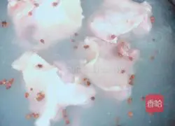 Illustration of how to make boneless chicken thighs with scallion oil 5