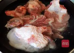 Illustration of how to make pork bones with sauce 1