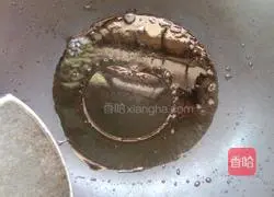 Illustration of how to make chive egg rolls 4