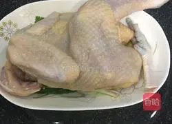 Illustration of how to make tender shredded chicken 3