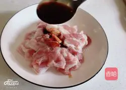 Illustration of how to make asparagus and fried meat 4