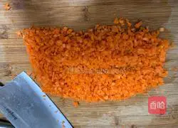 Illustration of how to stuff pork with gluten 1