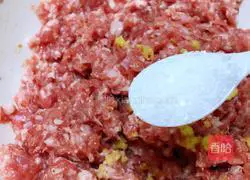 Illustration of how to make thousands of shrimp rolls 5