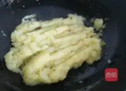 Illustration of how to make diced eggplant and mashed potatoes with diced meat 2