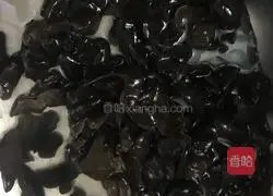 Illustration of how to make scrambled eggs with fungus 1