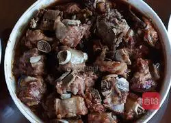 Illustration of how to make steamed pork ribs with garlic 5