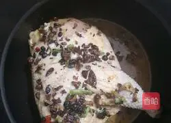 Illustration of how to steam chicken in rice cooker 6