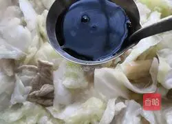Illustration of how to make stir-fried pork with cabbage 8