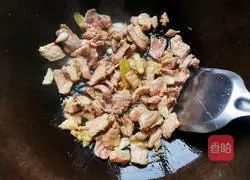 Illustration of how to make fried pork with peppers 6
