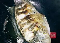 Illustration of how to make lucky fish fall in love with soft tofu 5