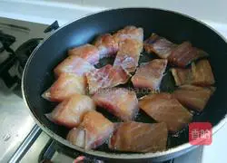 Illustration of how to make Hubei Braised Cured Fish Nuggets on the 15th day of the first lunar month 6