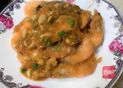 Illustration of how to make honey tomato prawns 11