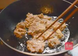 Illustration of how to make fried crispy pork 3