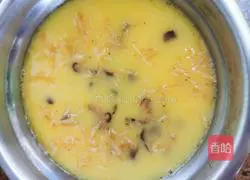 Illustration of how to make steamed eggs with dried shrimps and mushrooms 4