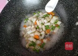 Illustration of how to make stir-fried shrimps with lotus roots 5